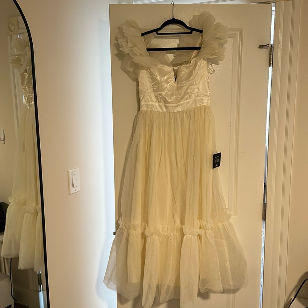 New with tags Lulus wedding dress